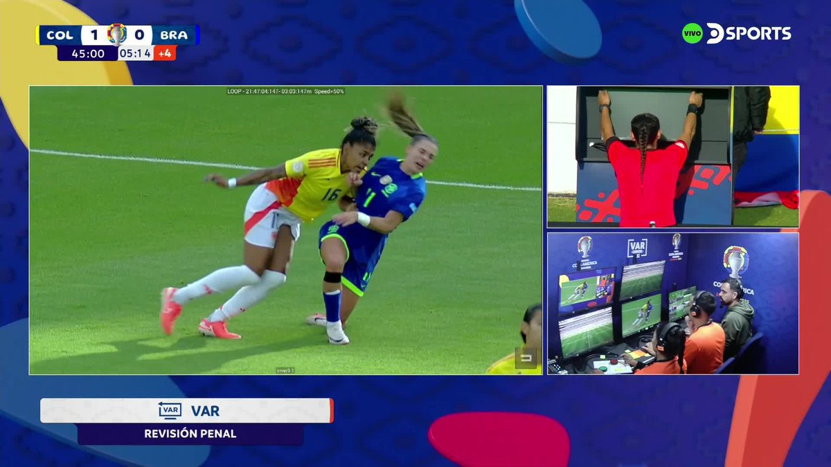 ❌ ERA ROJA: Error de la árbitra Rissios 🇨🇱 en la resolución de esta jugada. Era penal para Brasil, como efectivamente dio, pero además era roja para Carabalí por conducta violenta. El cabezazo es fuerte. Se dejó provocar la colombiana #CopaAmericaFEM