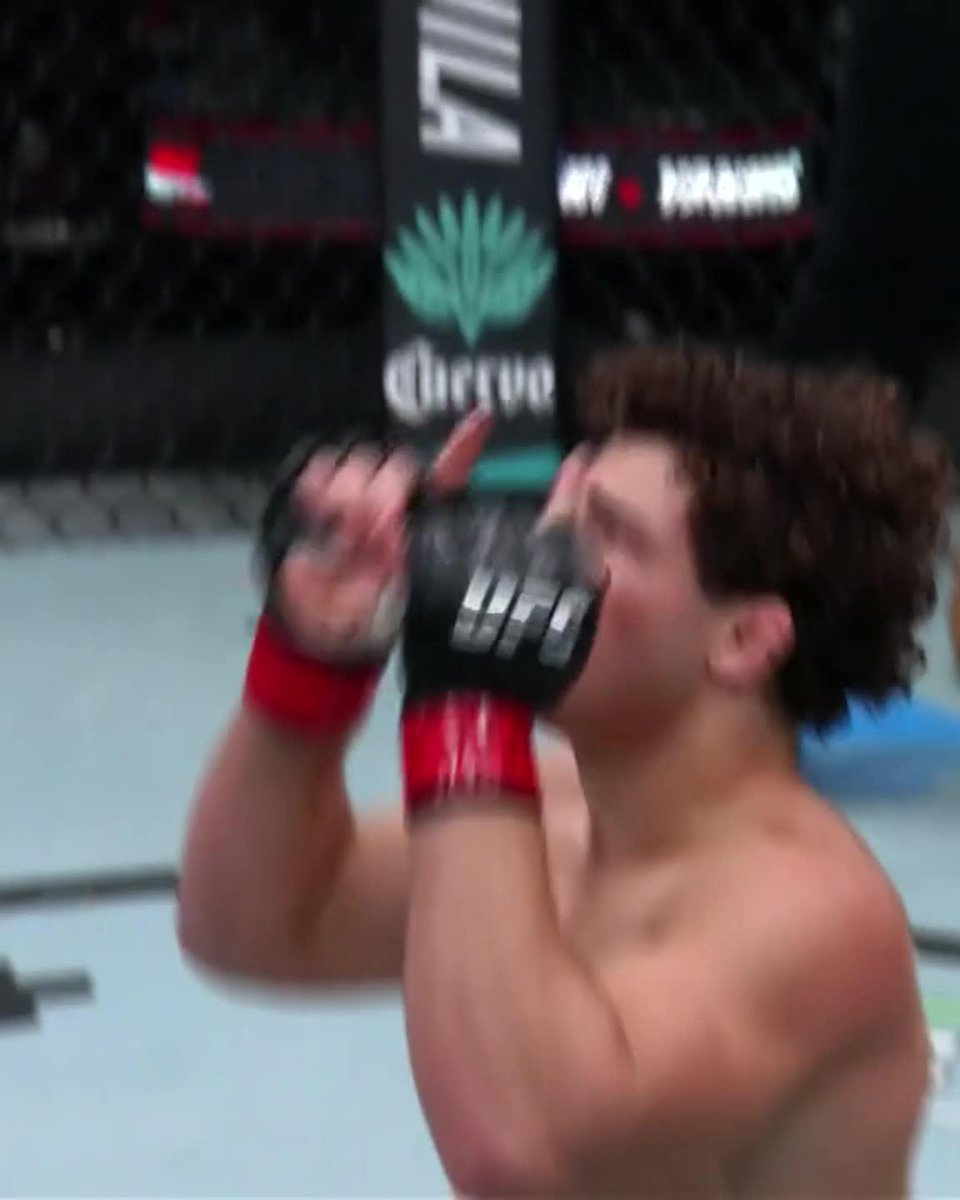 Austin Bashi gets his first UFC win with the first round submission #UFCVegas108 😤