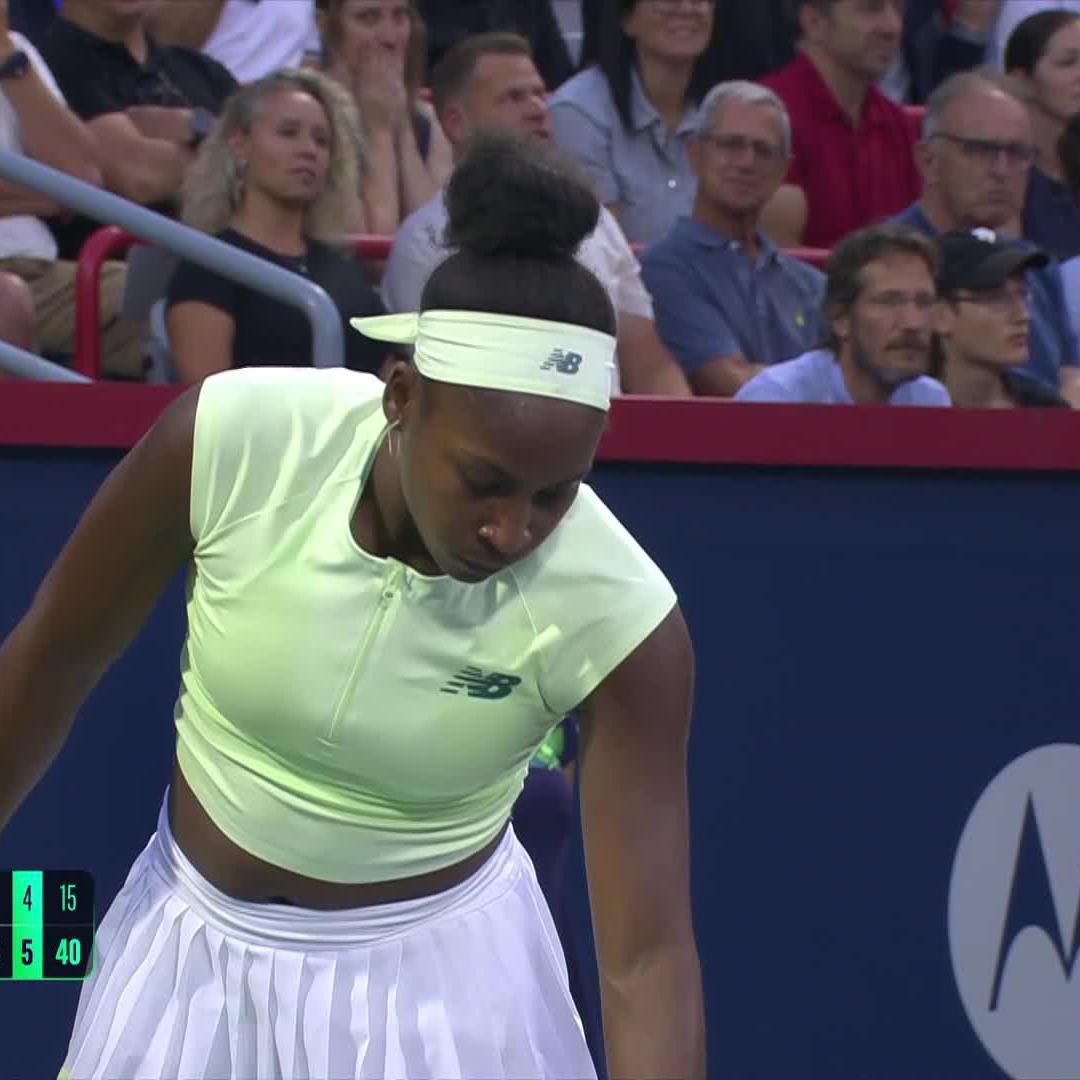 Victoria Mboko’s reaction after beating Coco Gauff in Montreal She covers her face & her home crowd goes wild. Great hug at the net First top 10 win of her life Biggest moment of her life 18 years old… the sky is the limit for this young lady 🇨🇦🥹