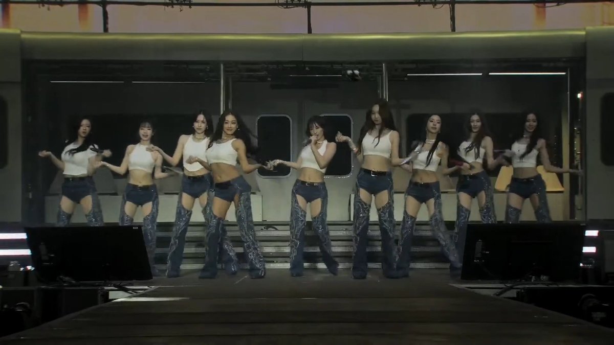 TWICE MAKES HISTORY TODAY AS THE FIRST AND ONLY KPOP GIRL GROUP TO HEADLINE THE MAIN LOLLAPALOOZA FESTIVAL IN CHICAGO