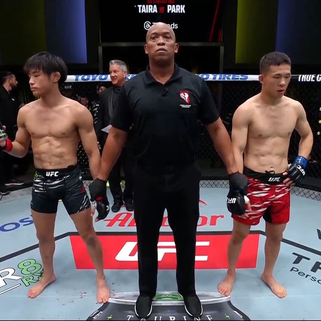 勝ち名乗りを受ける“THE BEST”平良達郎！ #UFC