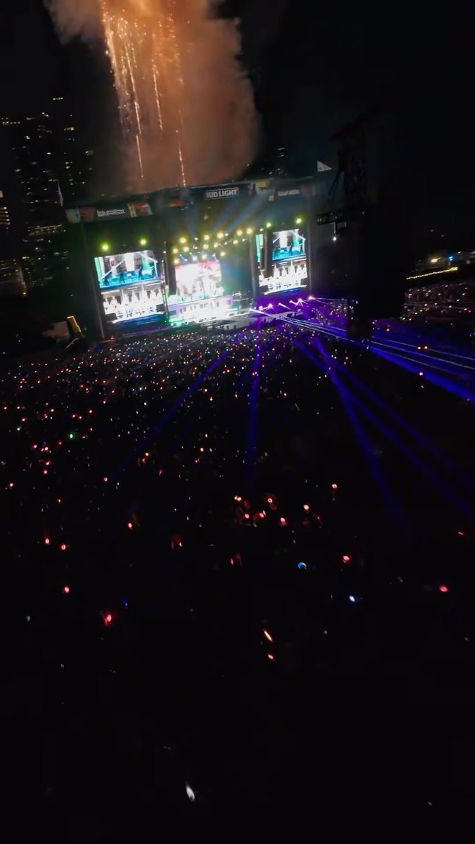 THE DRONE GOING OVER THE MASSIVE LOLLAPALOOZA CROWD?? TWICE IS UNMATCHED