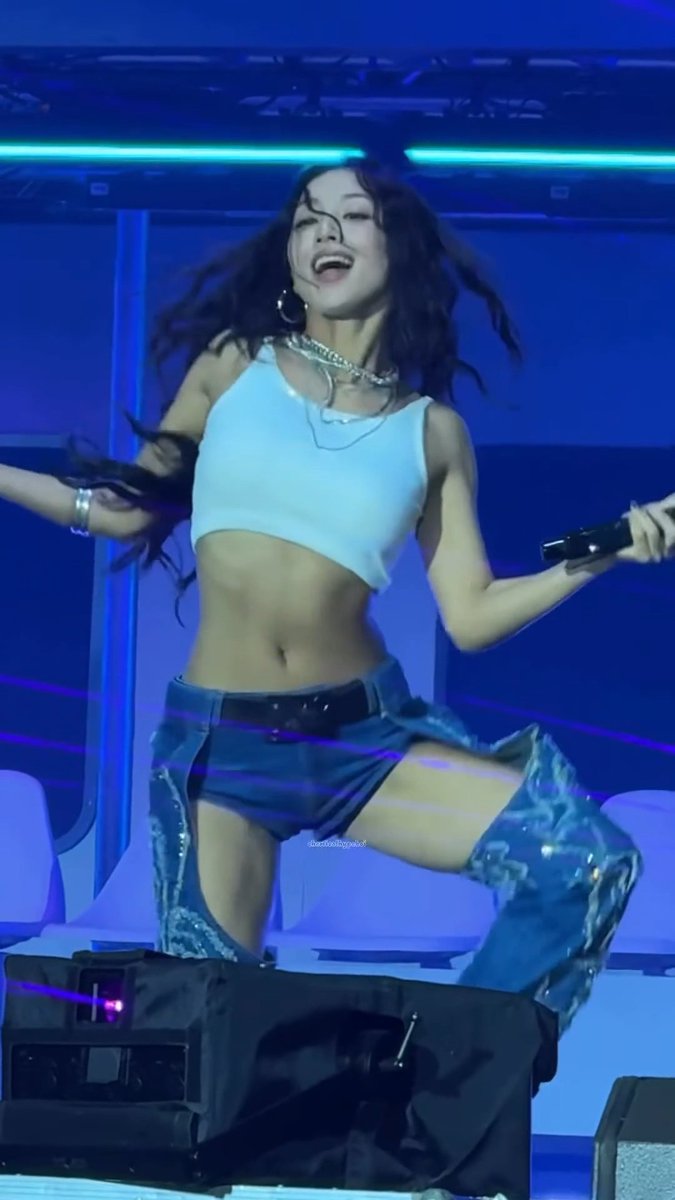 JIHYO'S ENERGY ON STAGE IS UNMATCHED