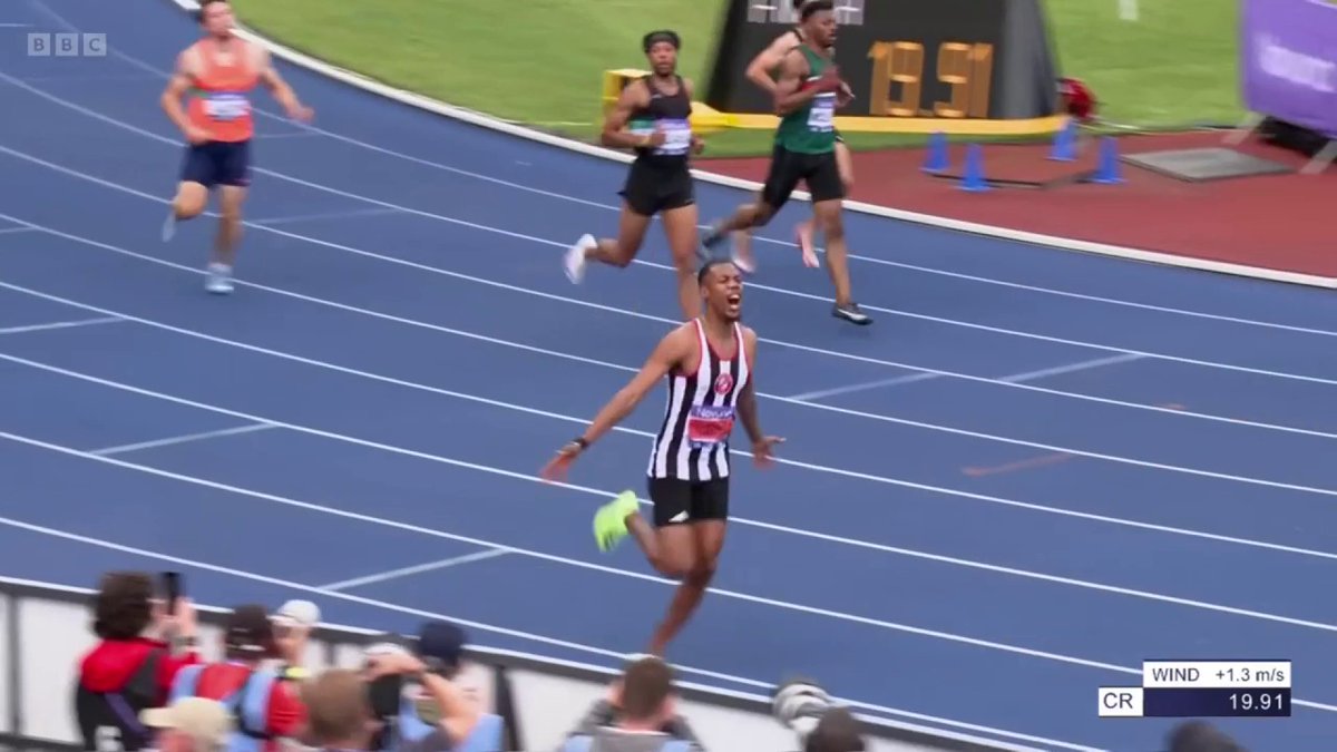 A dominant display from the impressive Zharnel Hughes in the 200M final! 🥇
