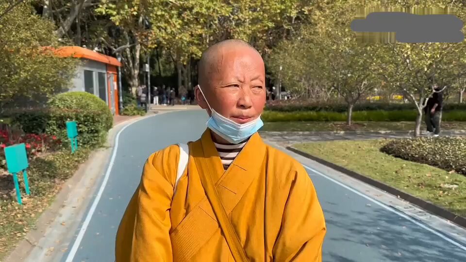 大师卖掉房产 #裸捐588万 给方丈买奔驰，没给女儿留一分钱，现在想回来找女儿，女儿坚决不见～～😂