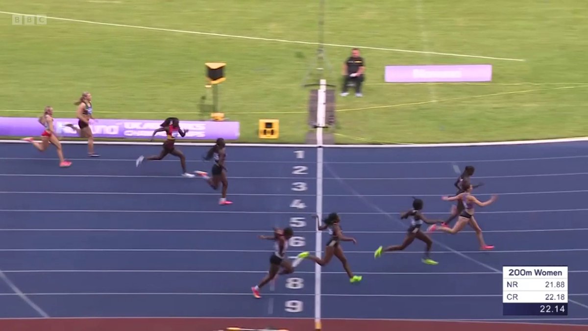 Talk about photo finish! 📸 Dina Asher-Smith takes the win in a thrilling 200M final, breaking her own Championship record.