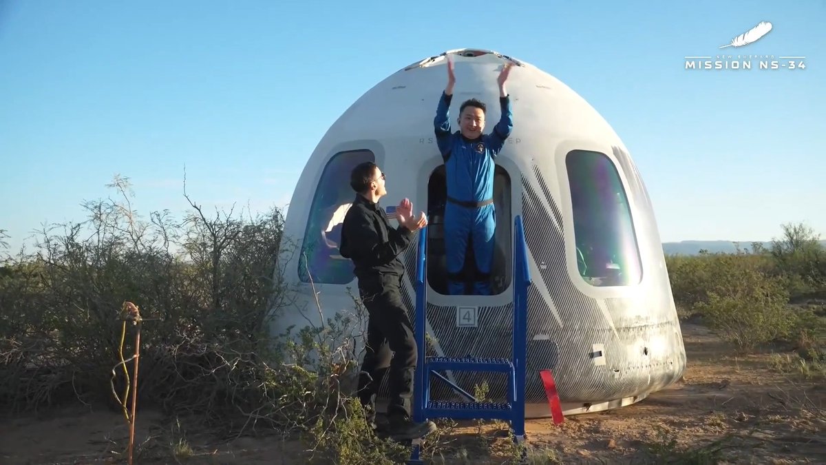 Welcome home, H.E. Justin Sun 👨🚀 🌞! The TRON founder kisses the Earth after an epic trip with Blue Origin. " This is my first commitment and step to the space...we will have more."