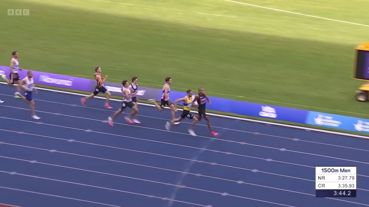 How about that for a finish?! 😲 The final race of the day has a dramatic ending as Neil Gourley pips Elliot Giles to the finish line, despite a collision on the way.