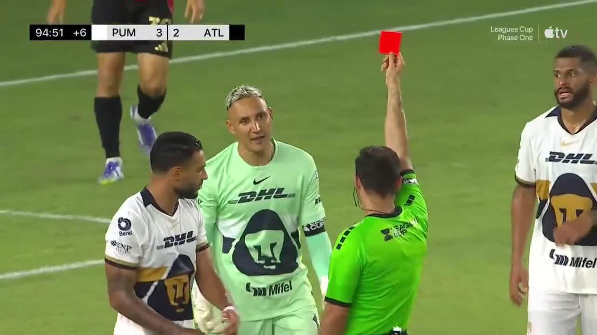😳🇨🇷 La TERRIBLE PATADA que pegó Keylor Navas en la Leagues Cup que le provocó la EXPULSIÓN en su tercer partido con Pumas.