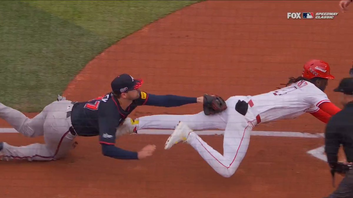 Riley runs down Elly to get the out at the plate for the Atlanta Braves! 📺: FOX