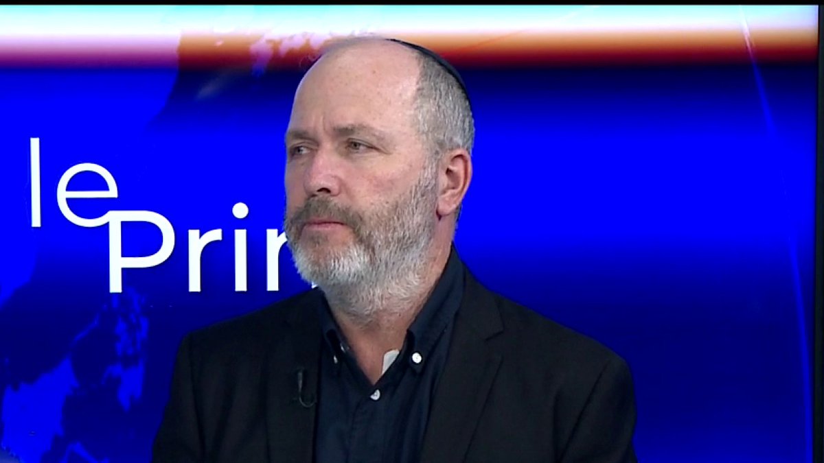 "Les otages meurent de faim dans les tunnels, en grande partie à cause d'Emmanuel Macron, à qui le Hamas pourrait envoyer un bouquet de fleurs pour le remercier" Ariel Kahana, correspondant diplomatique pour Israel Hayom, dans #LePrime