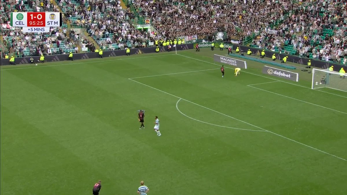 🏟️ Parkhead celebrates as Celtic start their Scottish Premiership title defence with a narrow win over St Mirren ⤵️