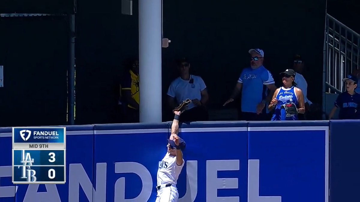 Jake Mangum scaled the wall and took away a home run 😳