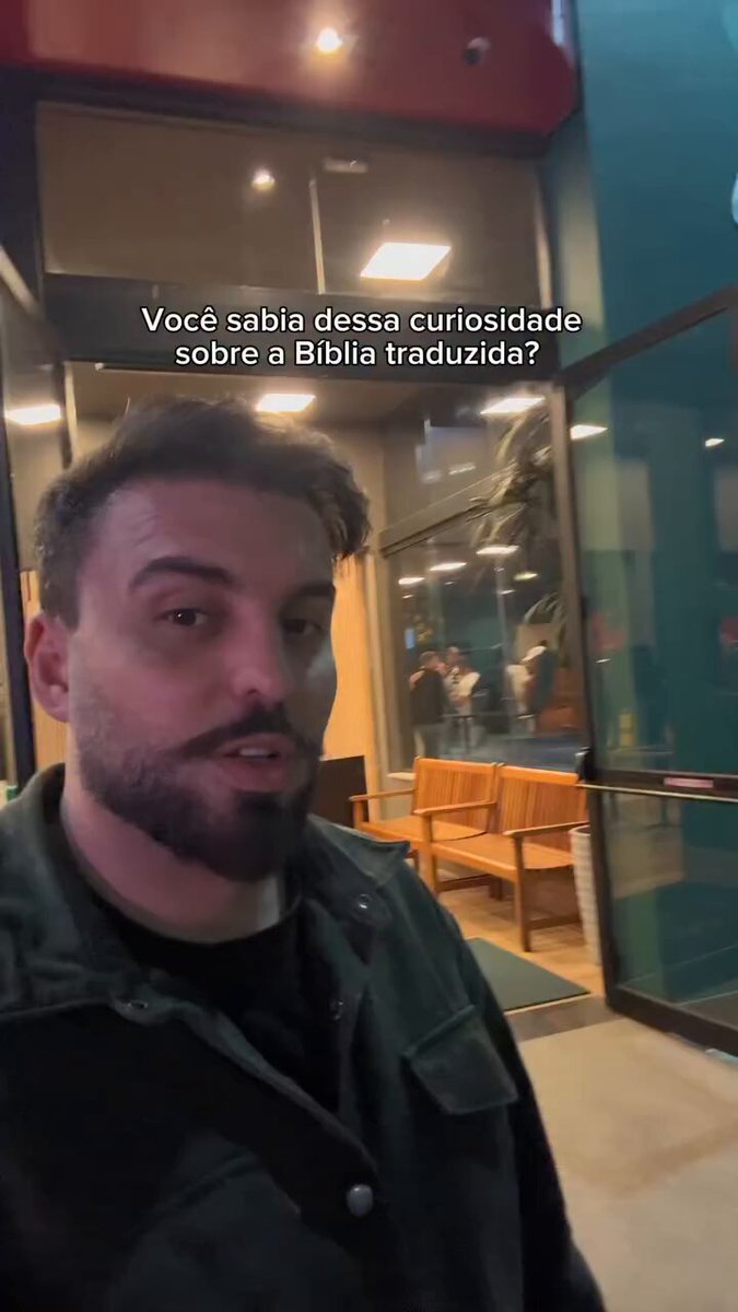 Homem mostra erro na tradução da bíblia e internautas comentam: “imagina o tanto de coisa que já não deve ter sido tirado de contexto por erro na tradução”