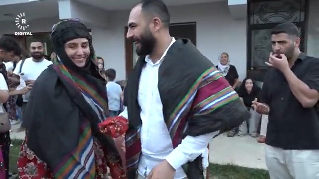 Zorla boşaltılan köylerden biri olan #Dersim'in Ovacık ilçesine bağlı Havuzlu köyüne 32 yıl sonra dönerek yaşam kuran vatandaşlar, ilk kez köylerinde geleneksel bir düğün yapmanın keyfini yaşadı Haber: Ali Haydar Gözlü / Rûdaw