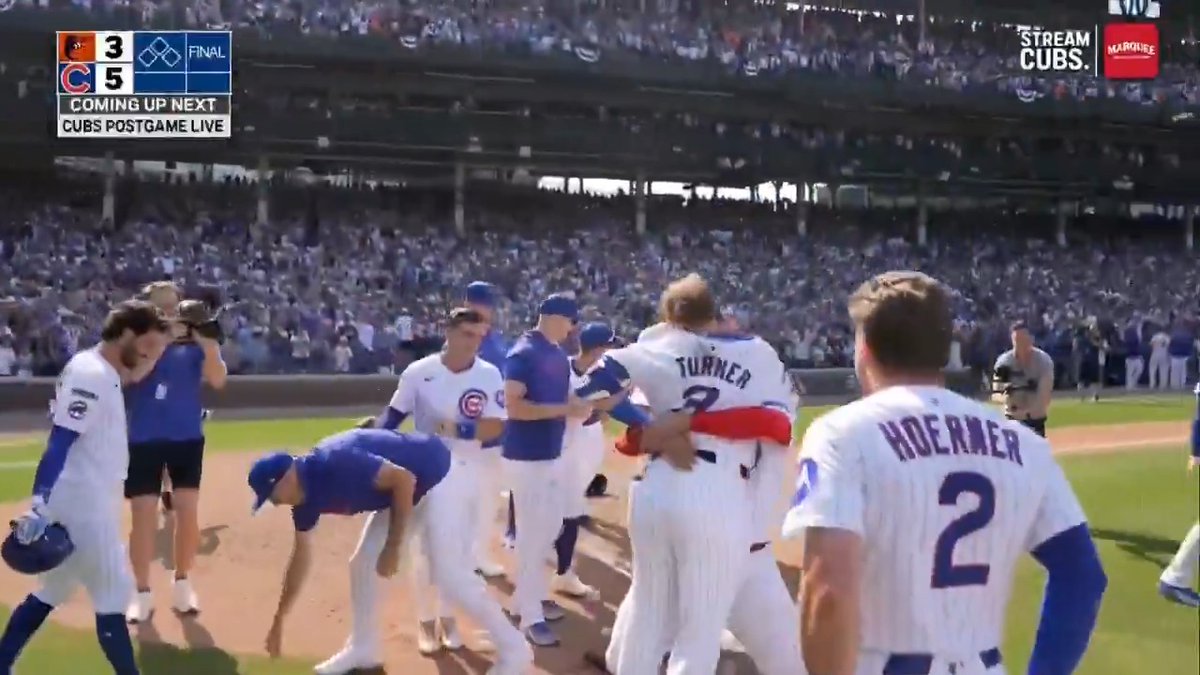 JUSTIN TURNER! WALK-OFF HOME RUN!