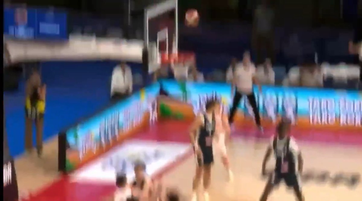 📹 El TRIPLE que vale un ORO 🥇 Lo que has hecho, Guillermo del Pino 🙌 #U18M 🇪🇸 #U18Eurobasket #SomosEquipo
