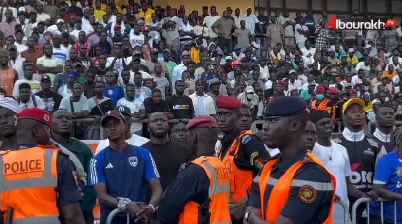 L’image du jour. Mara bi ak policier bi 🤣 Yalla ne Jaam yagg 🙏🏽
