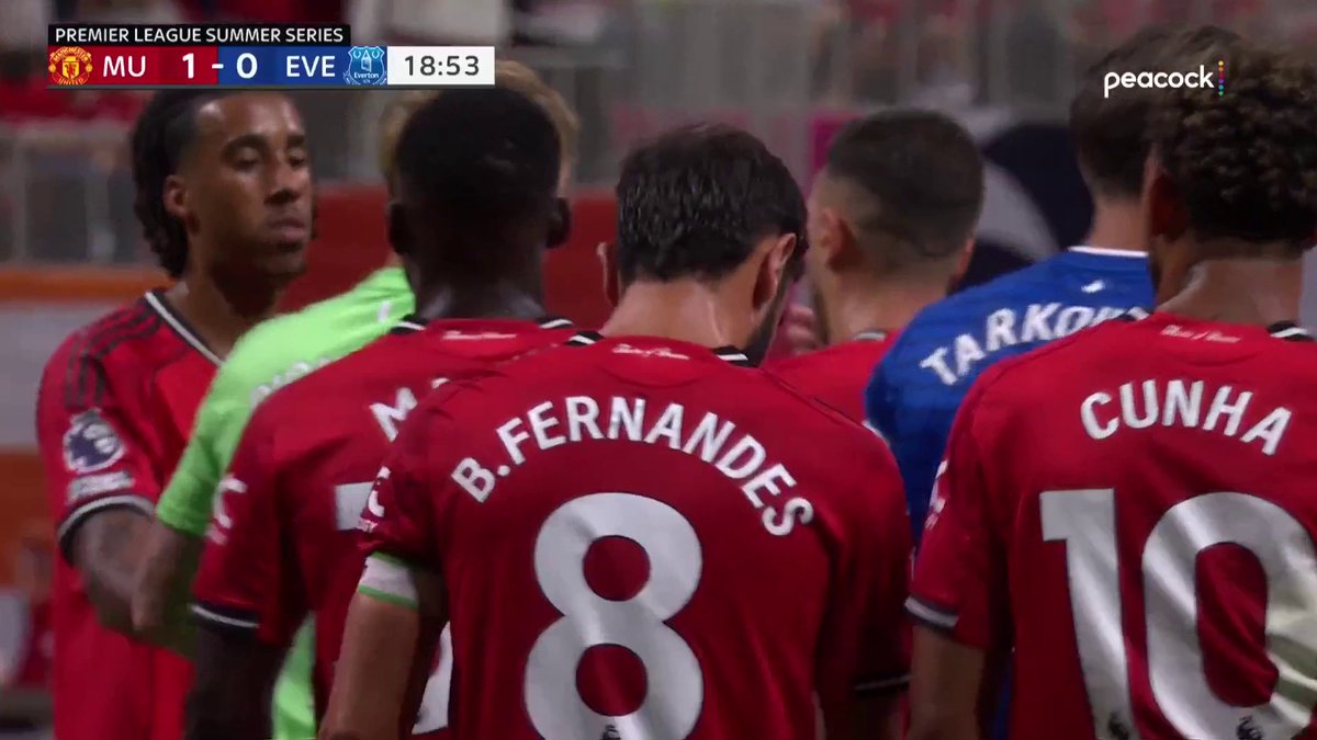Brilliant build-up play from Man United gives them a penalty—and Bruno Fernandes does the rest. 🔴