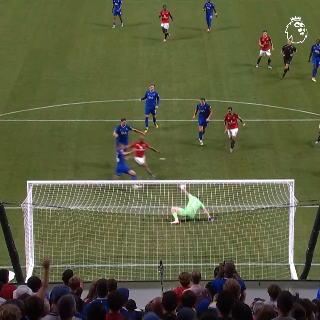 Bryan Mbeumo was really unlucky not to score from there #MUFC 👹