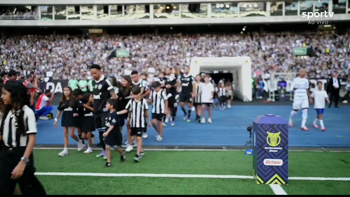 🏟️ La hinchada de Botafogo se rinde ante Jefferson Savarino. 🇻🇪 El muchacho de Maracaibo que llegó a Brasil ahora usa la dorsal 10 y salió campeón de América.