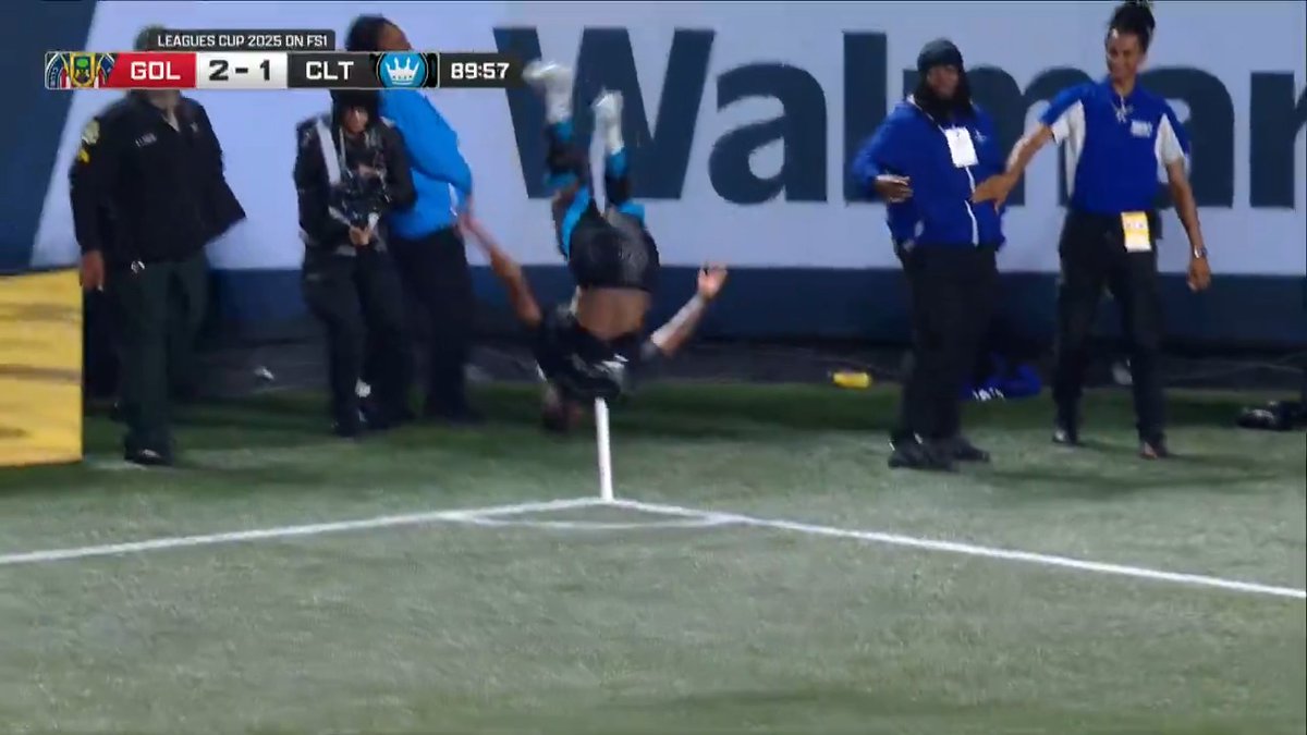 A 90th MINUTE FREE KICK EQUALIZER FROM VARGAS FOR CHARLOTTE 😱