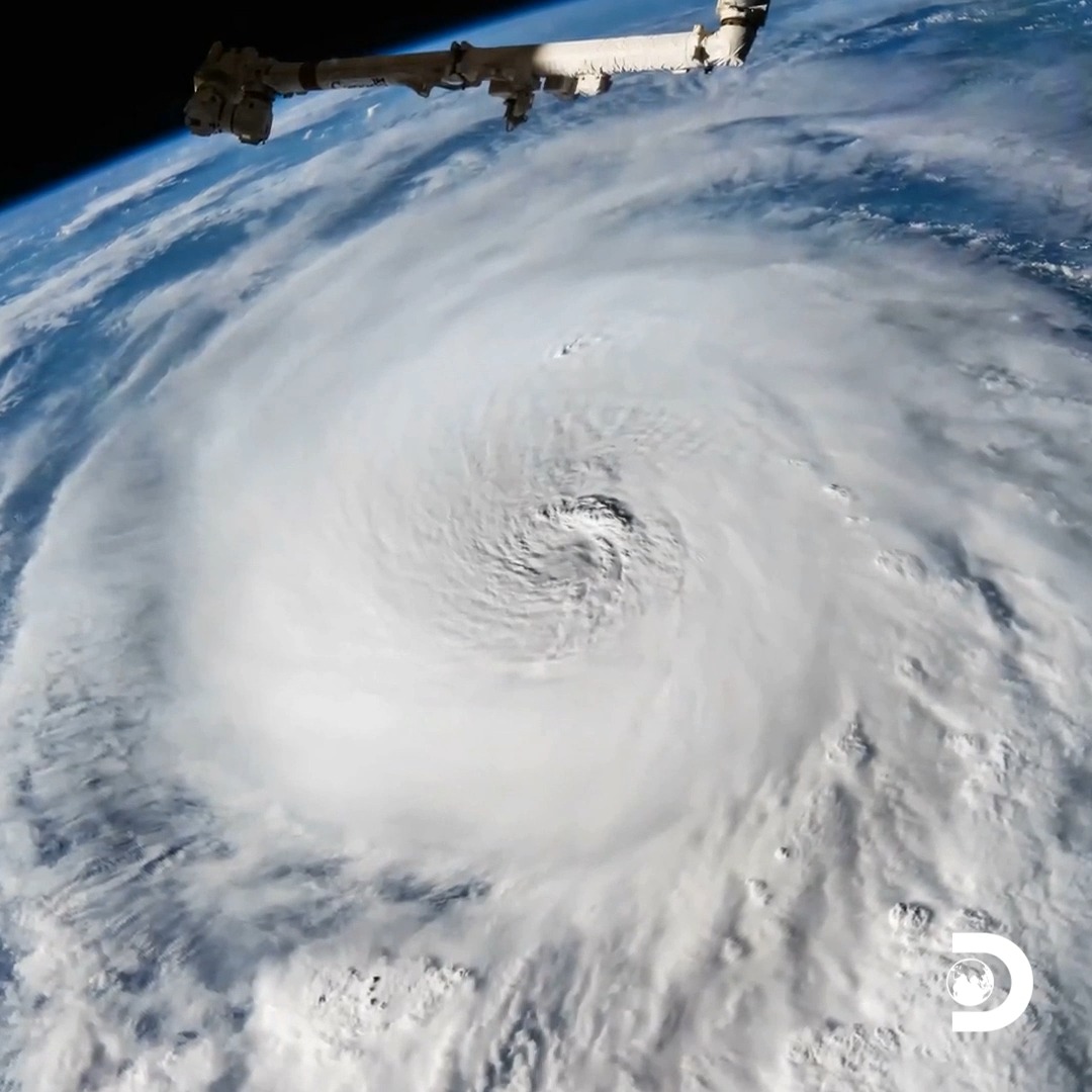 Hurricane Milton unleashes a destructive tornado outbreak 🌪️ A new #InTheEyeOfTheStorm starts NOW!