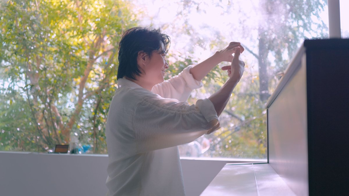 ／ 📢にっせーのせ！ 新CM メイキング公開中🎥 ＼ CM撮影では、福山さんがピアノ🎹を弾いて、生歌も収録しました✨ 福山雅治