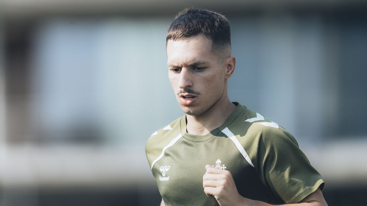 Cuando el Celta fiche a Borja Iglesias u otro delantero, tendrá las 25 fichas ocupadas. Además de sumar a Javi Rodríguez y Yoel Lago, con una del filial. Demasiada gente todavía como para pensar en incorporaciones a corto plazo. Hacen falta salidas.