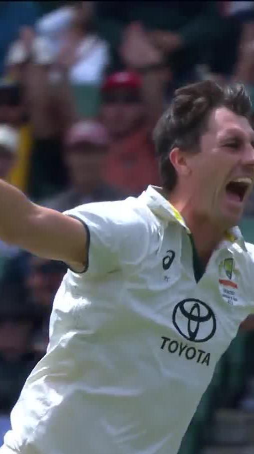 Imagine missing 6 prime years and still being called one of the best of your generation. Debuted in 2011. Played just 1 Test. Then waited almost 6 long years for his next. Today: Pat Cummins – 72 Tests, 309 wickets at 22.10 Leader. Generation-defining.