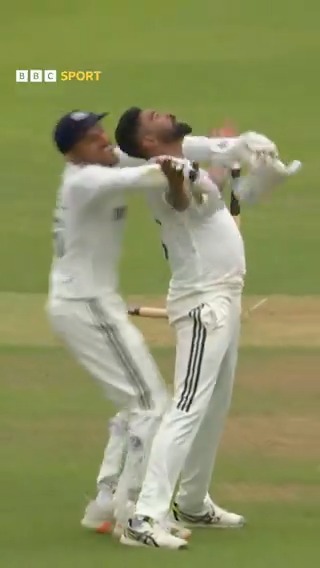 The moment Mohammed Siraj secured a series draw. What a performance. 👏 #BBCCricket #ENGvIND
