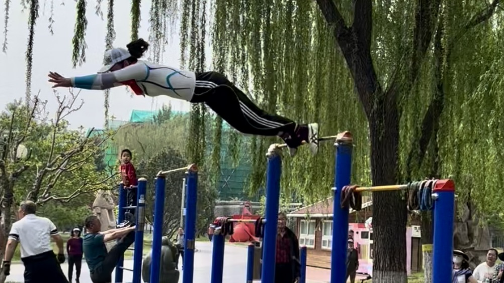 Watch: Chinese retiree's pull-up bar routine stuns onlookers