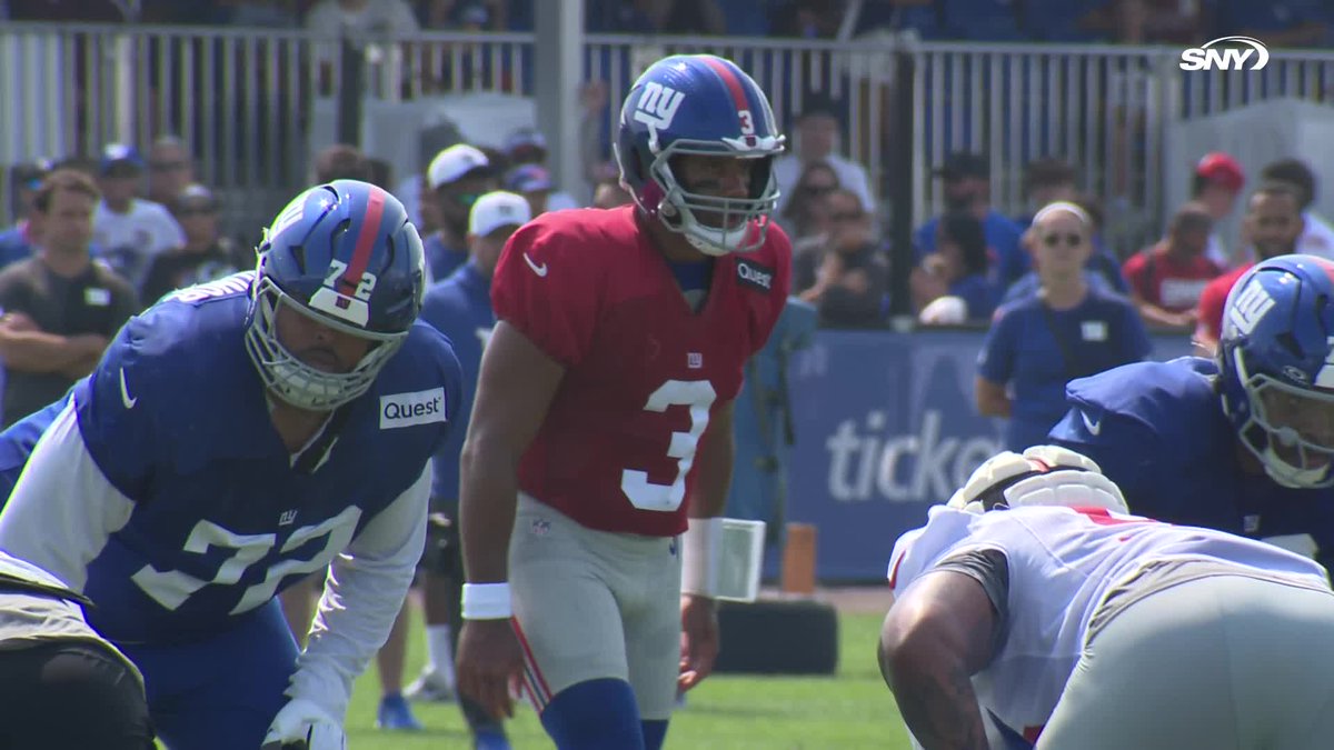 I know that's not who I think it is practicing with the ones?? 👀 And with a good adjustment catch!? 👀😂
