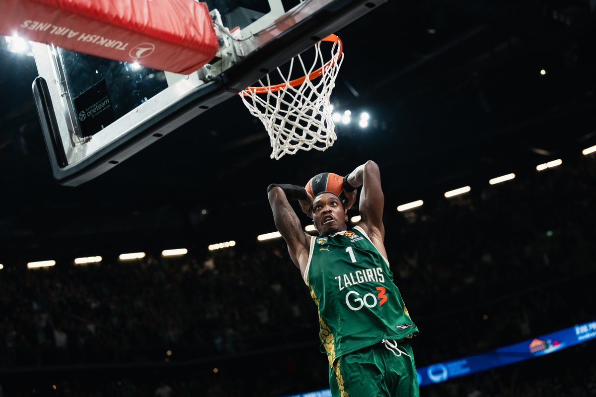 One of the most ELECTRIC Dunks from last season ๐คฏ Here is a little taste of what Lonnie Walker IV can do at the rim Maccabi Tel Aviv BC fans!