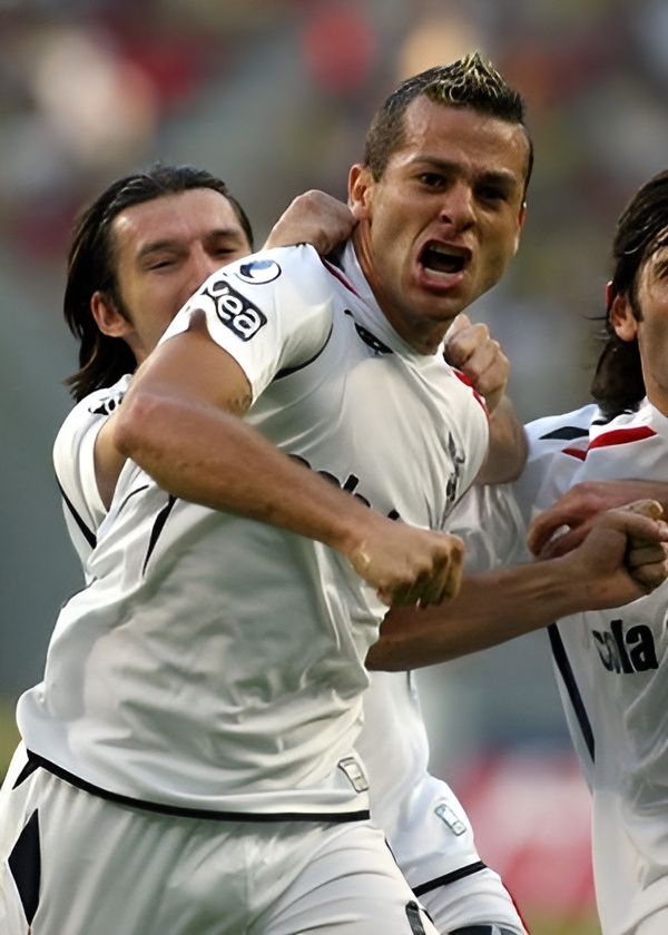 🗓 Tarihte Bugün | 5 Ağustos 2007 🏟 Fenerbahçe-Beşiktaş JK 2-1 Arap spikerden Bobô'nun Fener'e golü ⚽️