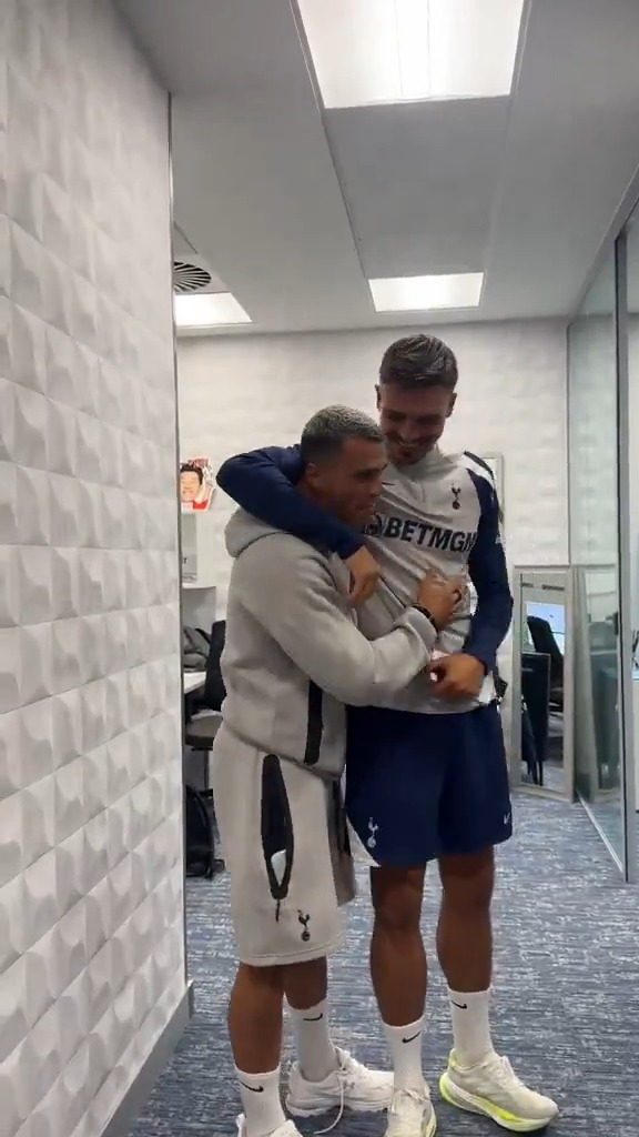 O momento em que Porro reencontra Palhinha 💚