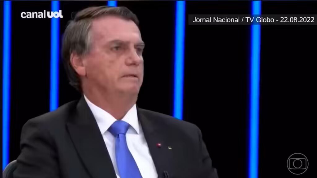 Reparem que William Bonner não se referiu aos resultados das Eleições, e sim das URNAS! Ele já preparava o terreno para o golpe que todos sabiam que estava em curso. Não houve eleições em 2022, foi tudo uma farsa. A rede Globo participou ativamente do golpe eleitoral de 2022.