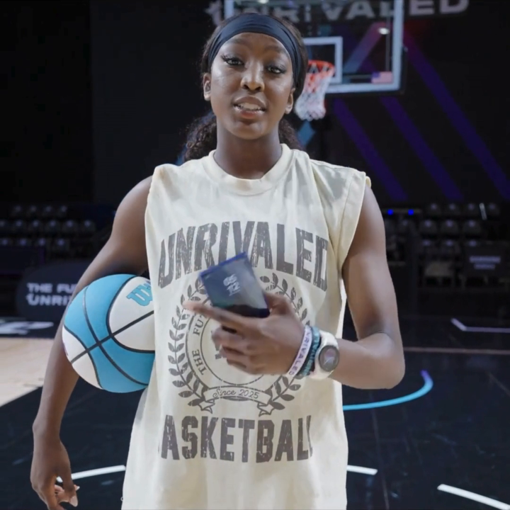 It went down at the Future is Unrivaled Summit. Flaujae 4️⃣ got the assist from her #GalaxyZFold7 and #GalaxyWatch8. #GalaxyAI