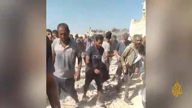 تُظهر الصور حجم المشقة والمعاناة التي يضطر أهالي غزة لخوضها كل يوم، وكيف تحولت نقاط توزيع المساعدات إلى مصائد للموت.. المواطن الفلسطيني محمد الهجين يوثق للجزيرة رحلته المحفوفة بخطر الموت نحو منطقة زيكيم شمالي #غزة على أمل الحصول على المساعدات #حرب_غزة #الأخبار