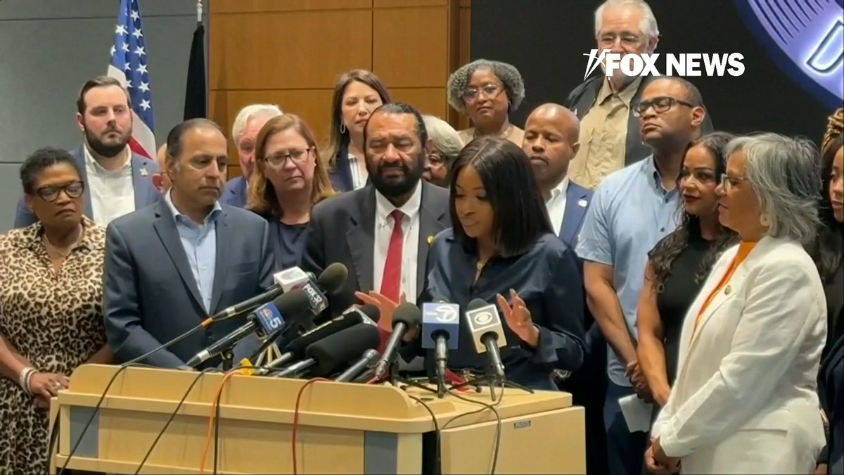 "About to beat you down." Rep. Jasmine Crockett rants about Texas Republicans after Democratic state lawmakers flee to Illinois to block redistricting efforts.