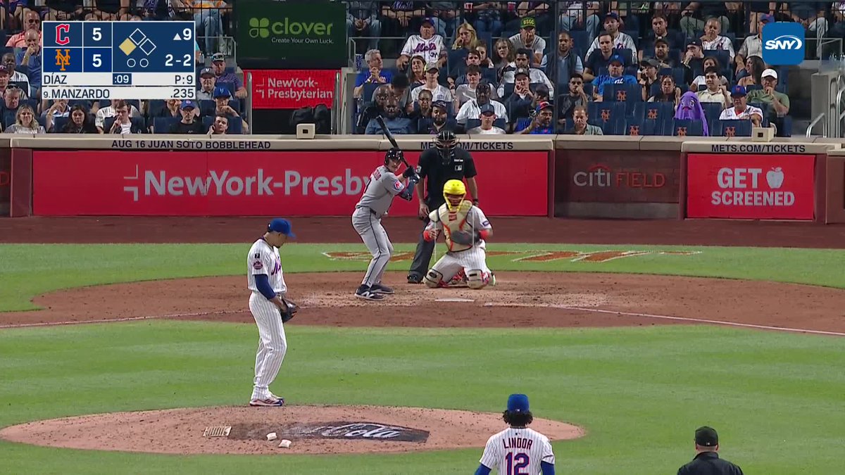 EDWIN DÍAZ GETS OUT OF TROUBLE IN THE 9TH!