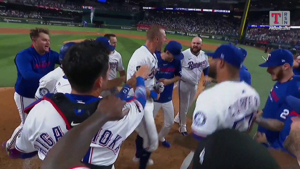 TEXAS WALKS IT OFF IN THE TENTH 😤 The Rangers take the series opener over the Yankees with the three-run shot from Josh Jung 🔥