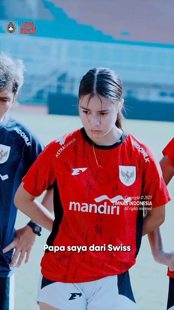 🏠 Maylin back home to represent @timnasindonesia Women U20 🇮🇩 👩 16 tahun 📐 1.64 m ⛳️ Striker ⚽️ FC Zurich ‣ #KitaGaruda ‣ #PertiwiBerani