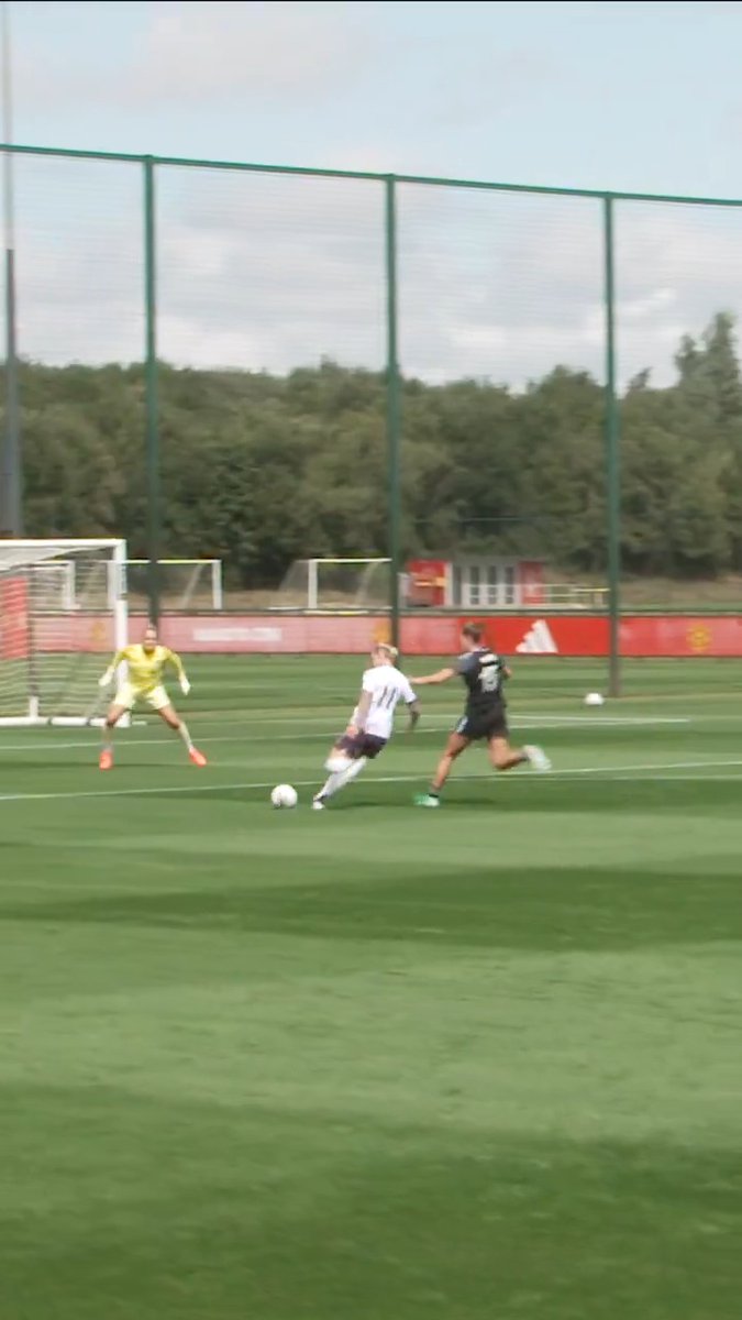 Leah with our first goal of pre-season 🔥 That link-up from Simi 🔗👌