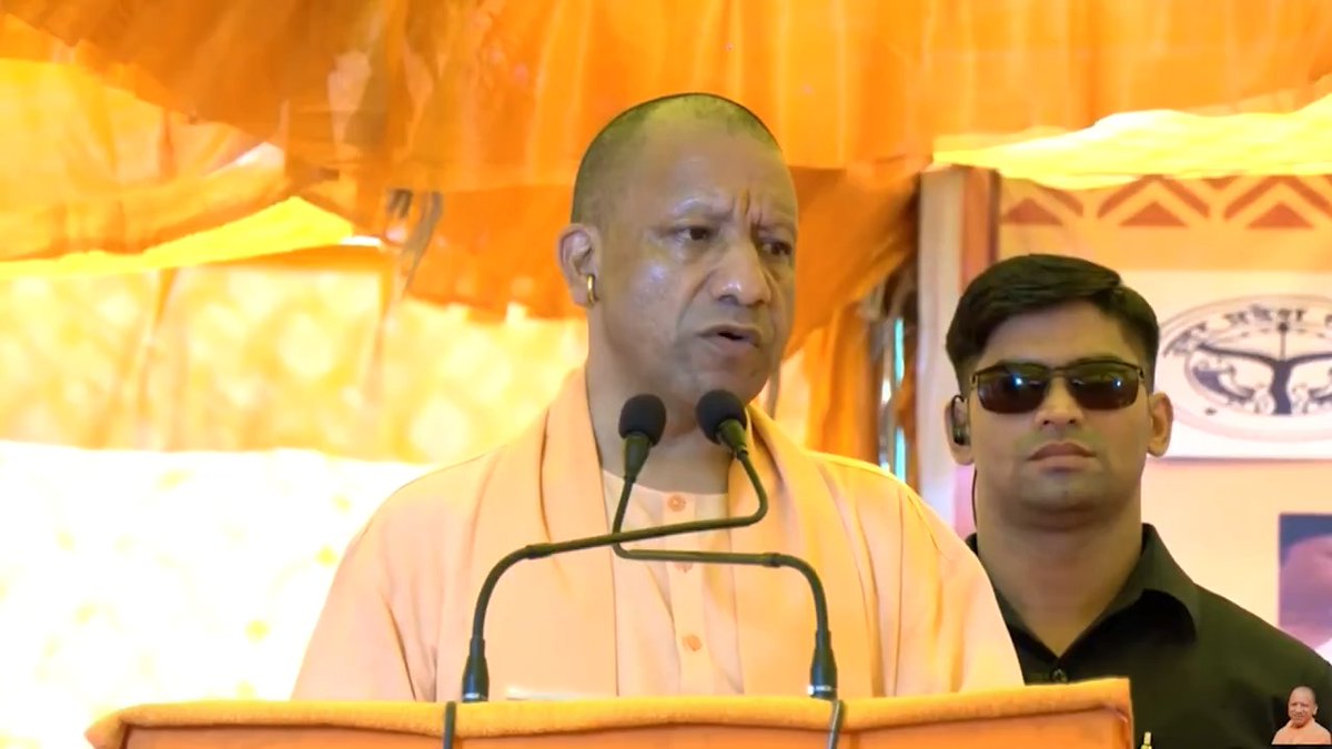 बाढ़ राहत कार्य के लिए टीमें लगाई गई हैं। प्रत्येक जिला प्रशासन को युद्ध स्तर पर कार्य को आगे बढ़ाने के निर्देश दिए गए हैं... प्रभारी मंत्री स्वयं भी इन क्षेत्रों का निरीक्षण कर रहे हैं एवं NDRF, SDRF और PAC की फ्लड यूनिट की टीमें बाढ़ प्रभावित जनपदों में कार्य कर रही हैं...