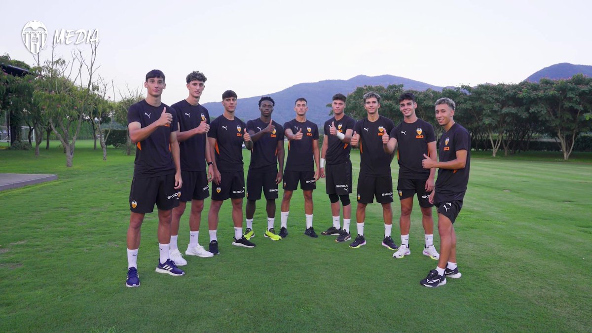 💬 “Estamos con muchas ganas. Para nosotros es un sueño estar aquí con el primer equipo” 🔎 Conoce a los jugadores de la Academia VCF 🦇 que están realizando la pretemporada con el Valencia CF #ADNVCF 🦇