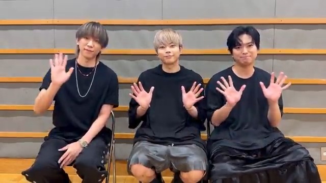 ／ NEWS(NEWS | ELOV-Label) 「変身」 ＼ 今作はNEWSとリスナーの変身体験をテーマにした音楽作品🎭🎶 ▼試聴・DL 「変身」オリジナル画像が手に入るDLキャンペーンも要チェック👀🎁 ▼発売記念DLキャンペーン #NEWS_変身 #すべてを変えろ