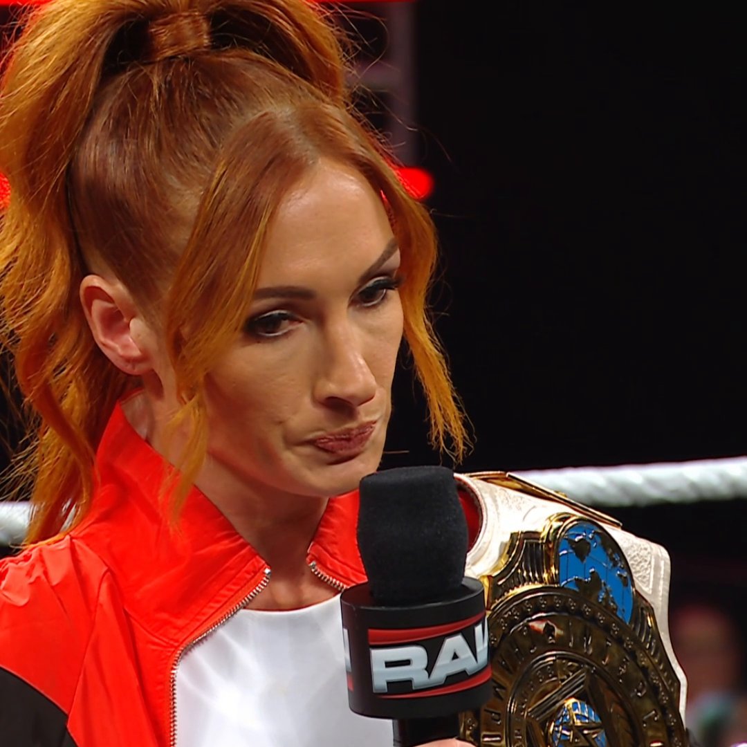 Nikki Bella interrumpió ayer a Becky Lynch... y los cuchillos quedaron POR TODO LO ALTO 🔪 Tal vez, demasiado 💀 #WWERAW