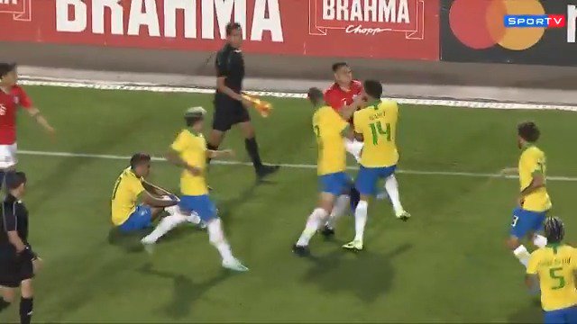 O dia em que o Lyanco levantou o chileno pra defender os companheiros da Seleção Brasileira sub-23 O Guga correndo kkkkkkkkkkkkkkkk