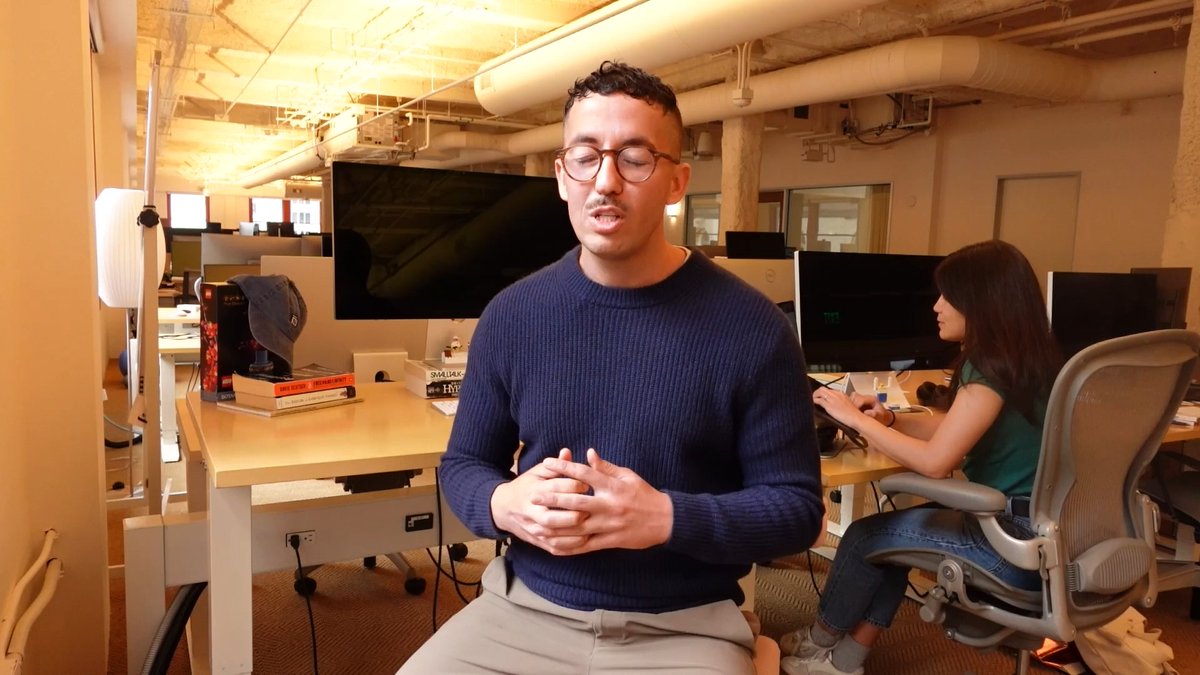 Meet @okfrankco. Frank spends a lot of time in meetings. So he helped design AI Meeting Notes — to capture context, decisions, next steps…and those 3 other things he wanted to remember 🤔